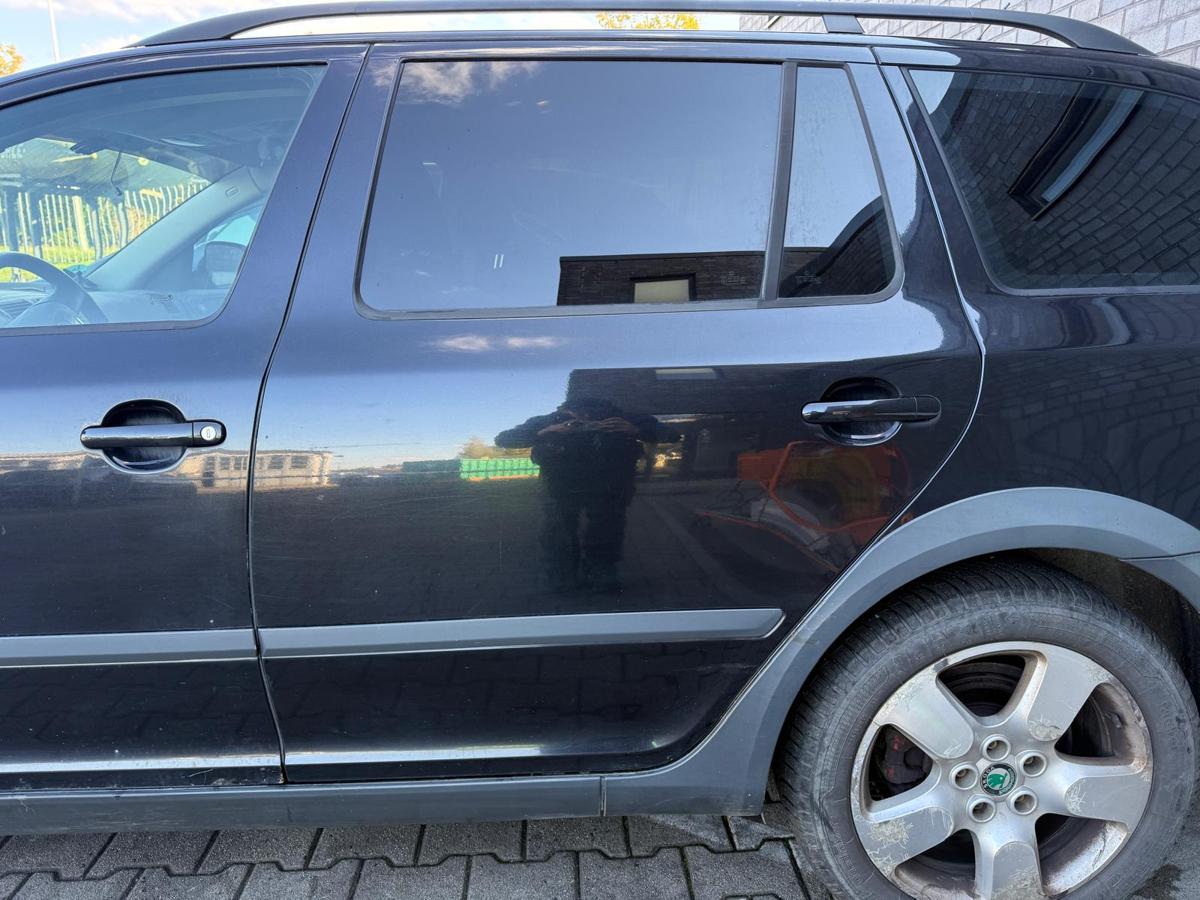 Skoda Octavia 2 1Z original Tür hinten links Kombi LF9R Rohbau BJ12